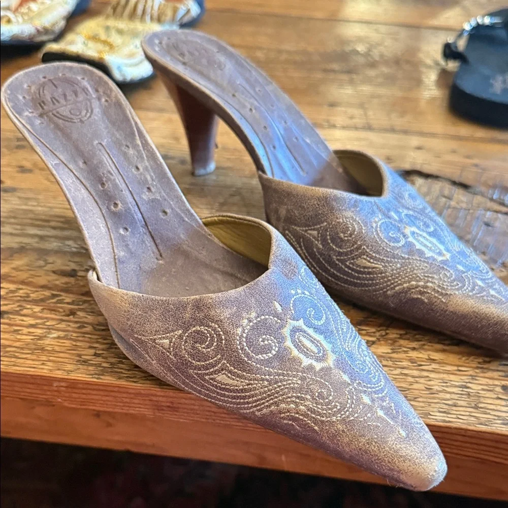 PAZZO Taupe Embroidered Pointed-Toe Mule Heels - Picture 1 of 4